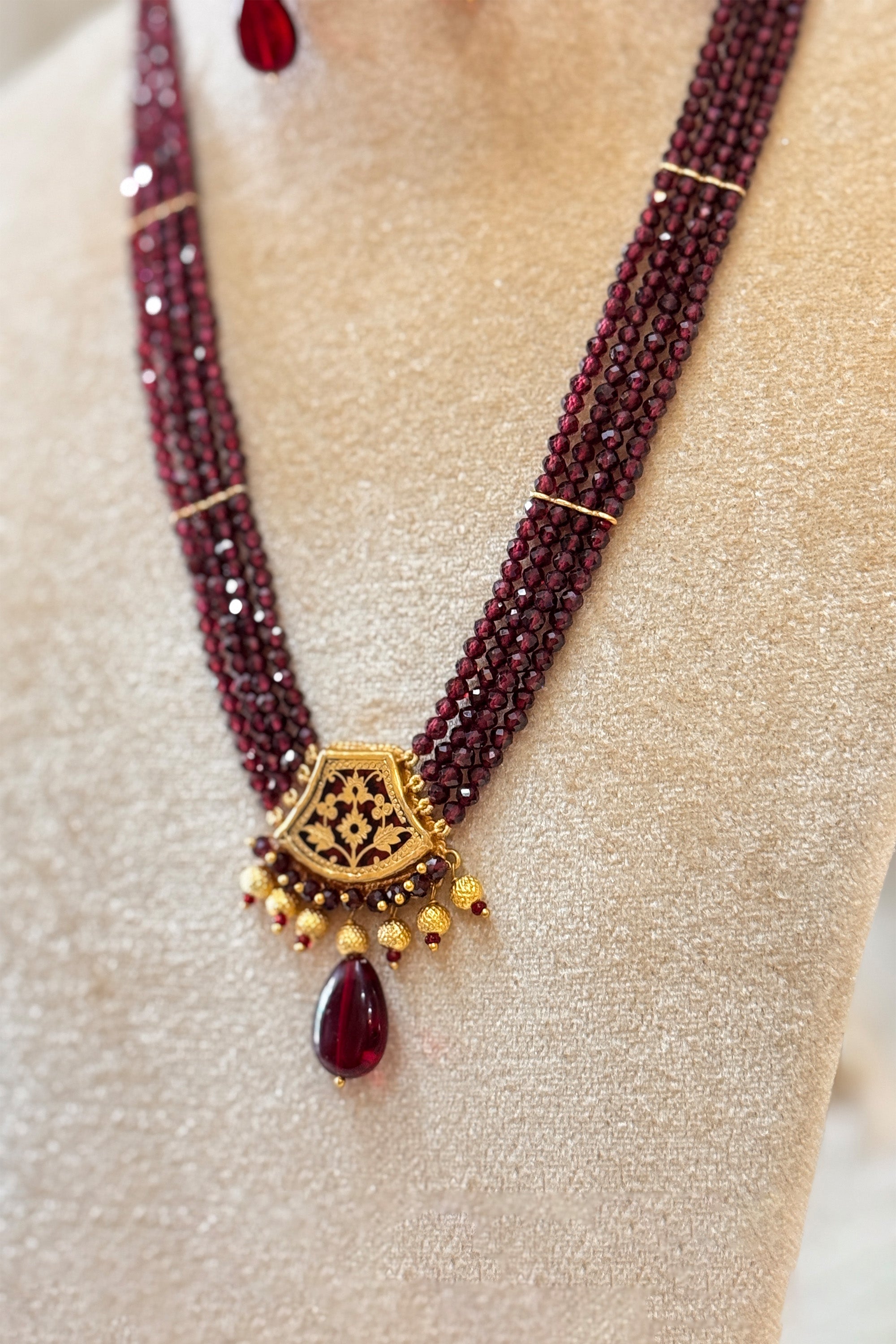 Garnet bead thewa necklace with pendant drop