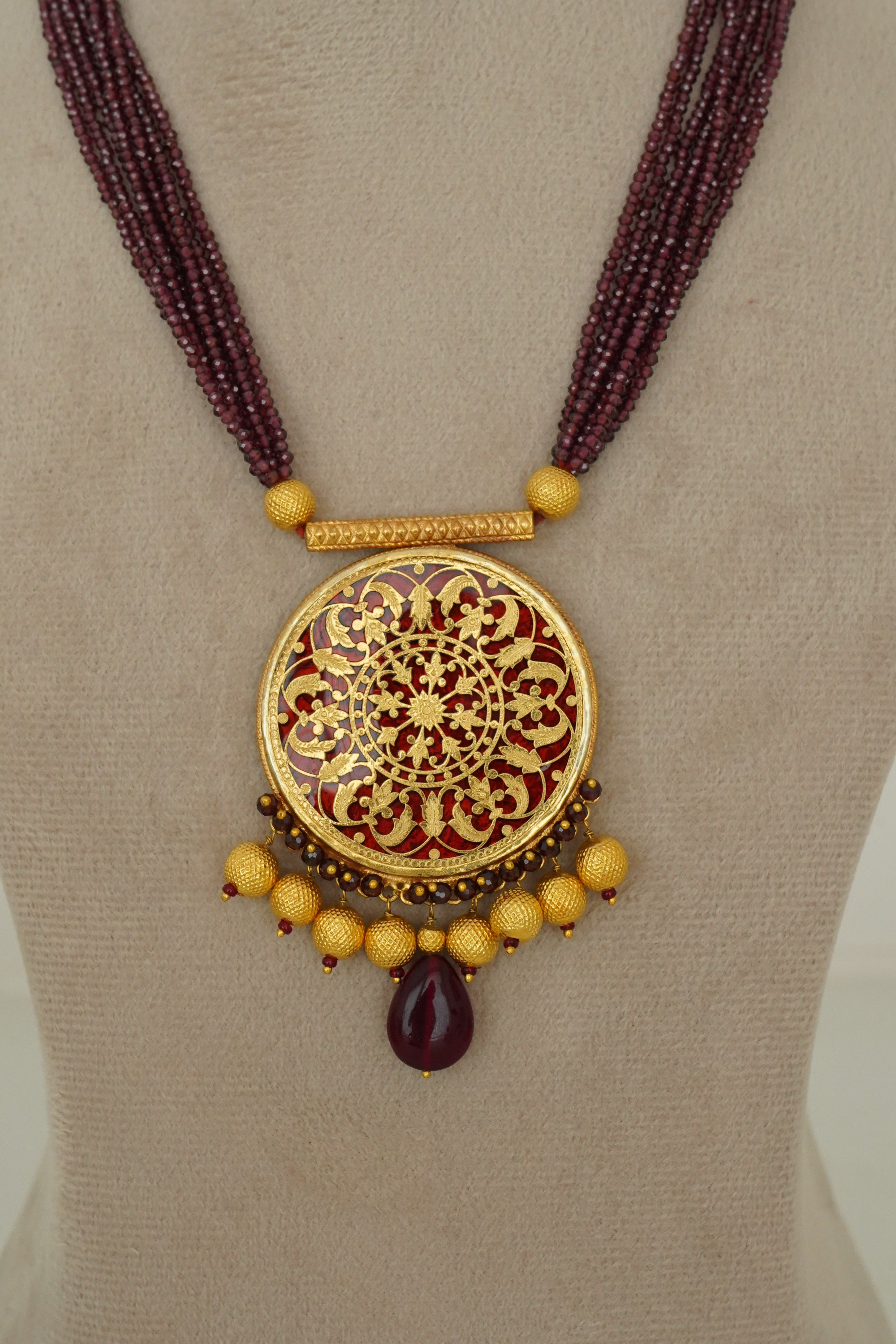 Classic Round Thewa Necklace