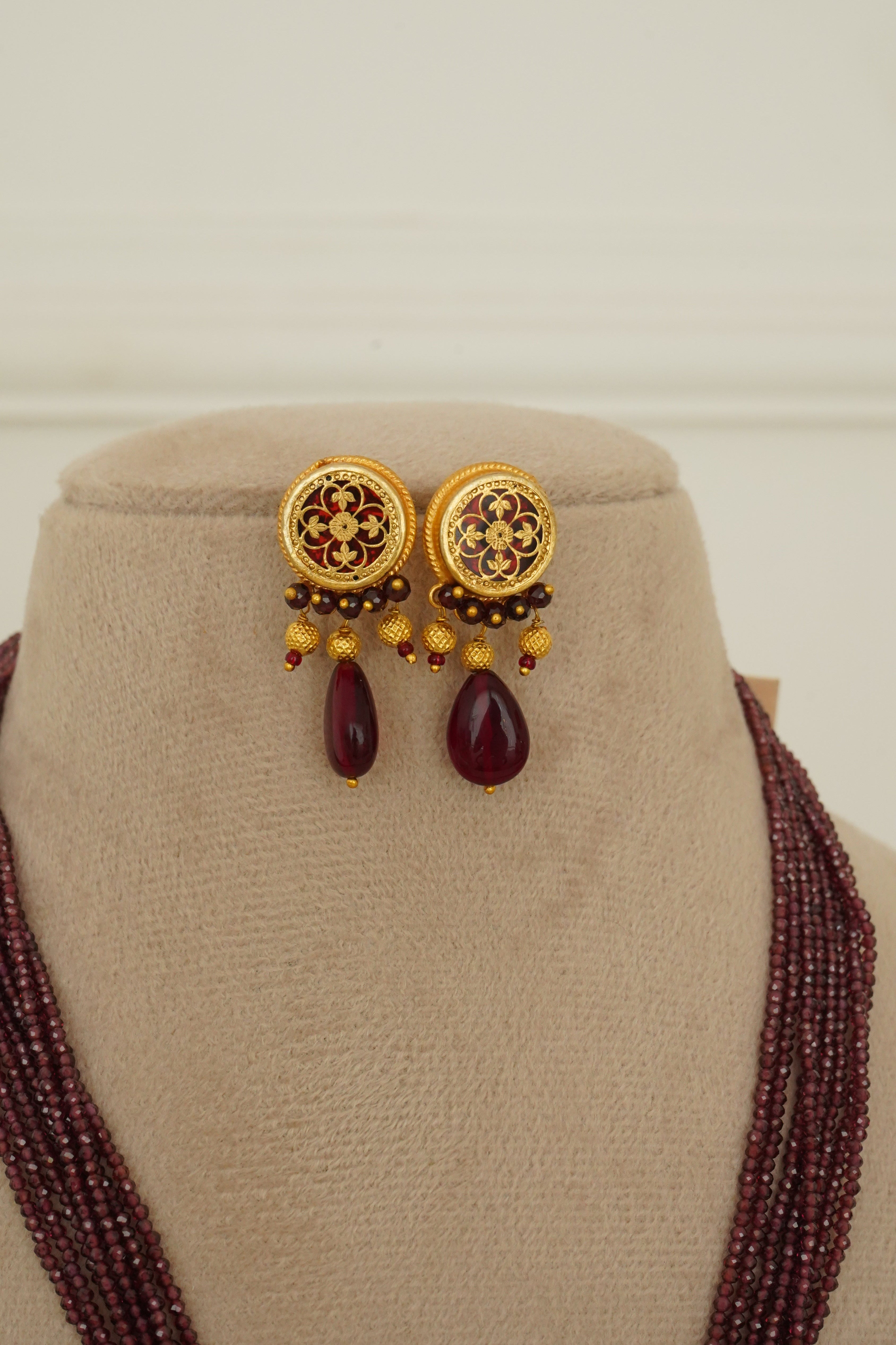 Classic Round Thewa Necklace