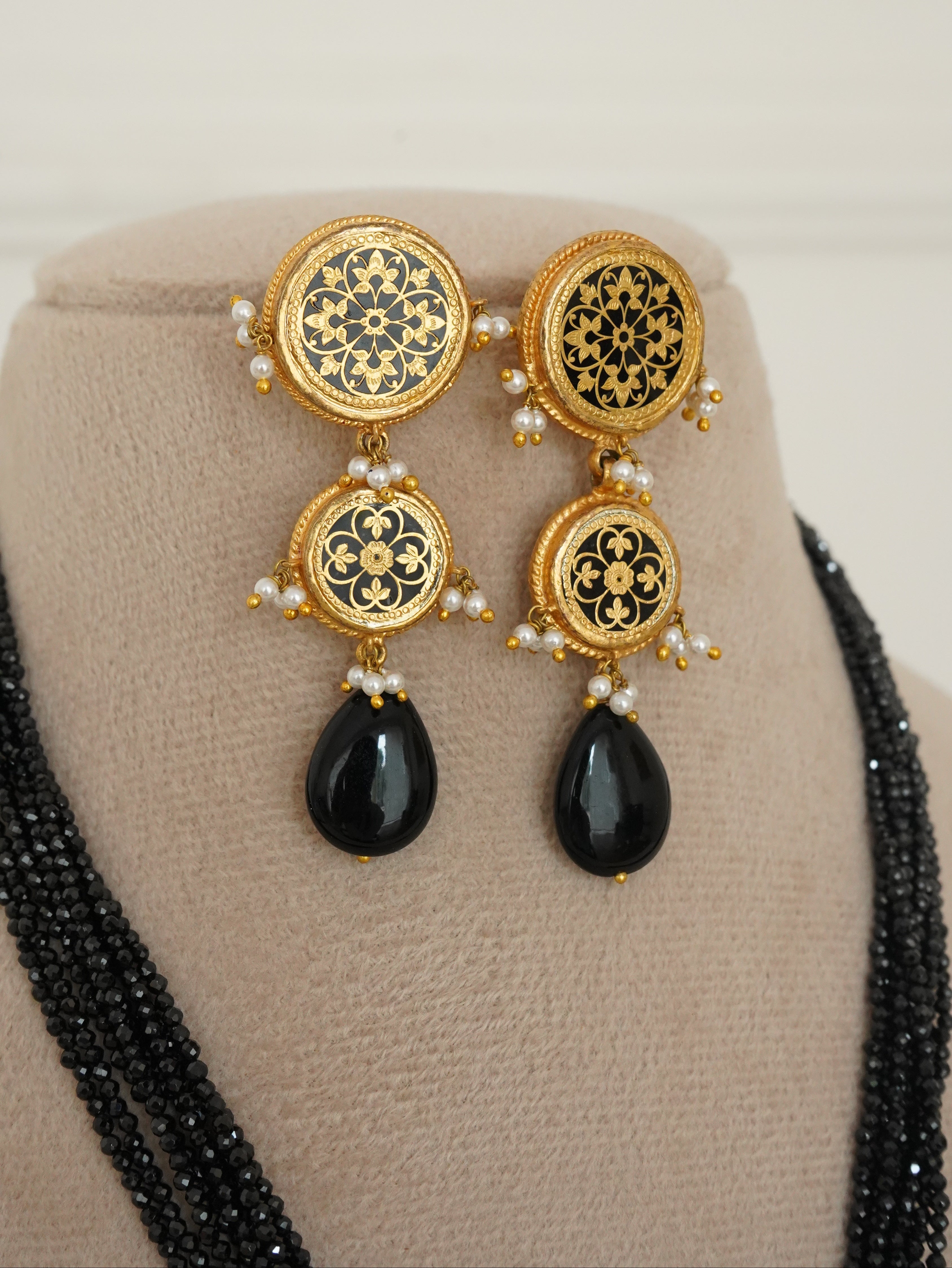 Kaalika Necklace