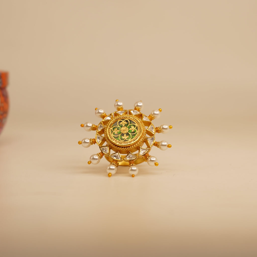 Thewa kundan ring with pearls