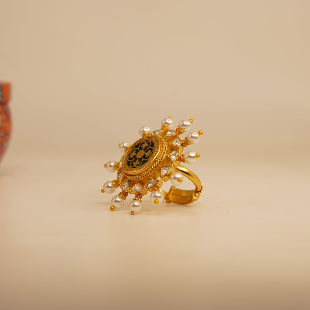 Thewa kundan ring with pearls