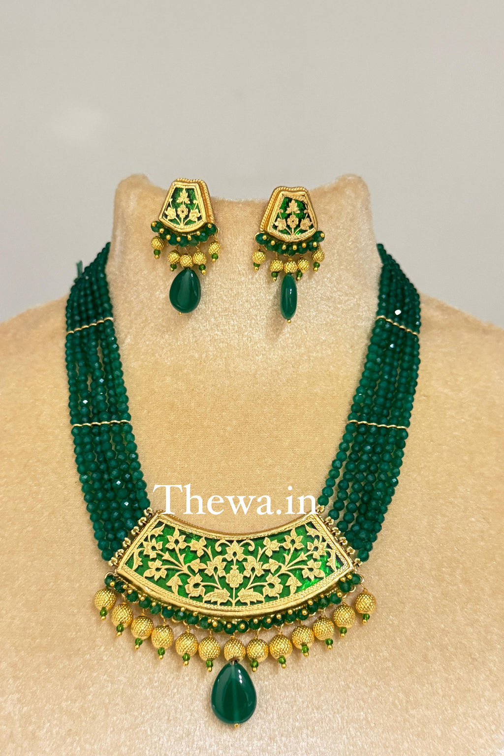 green onex beaded thewa necklace