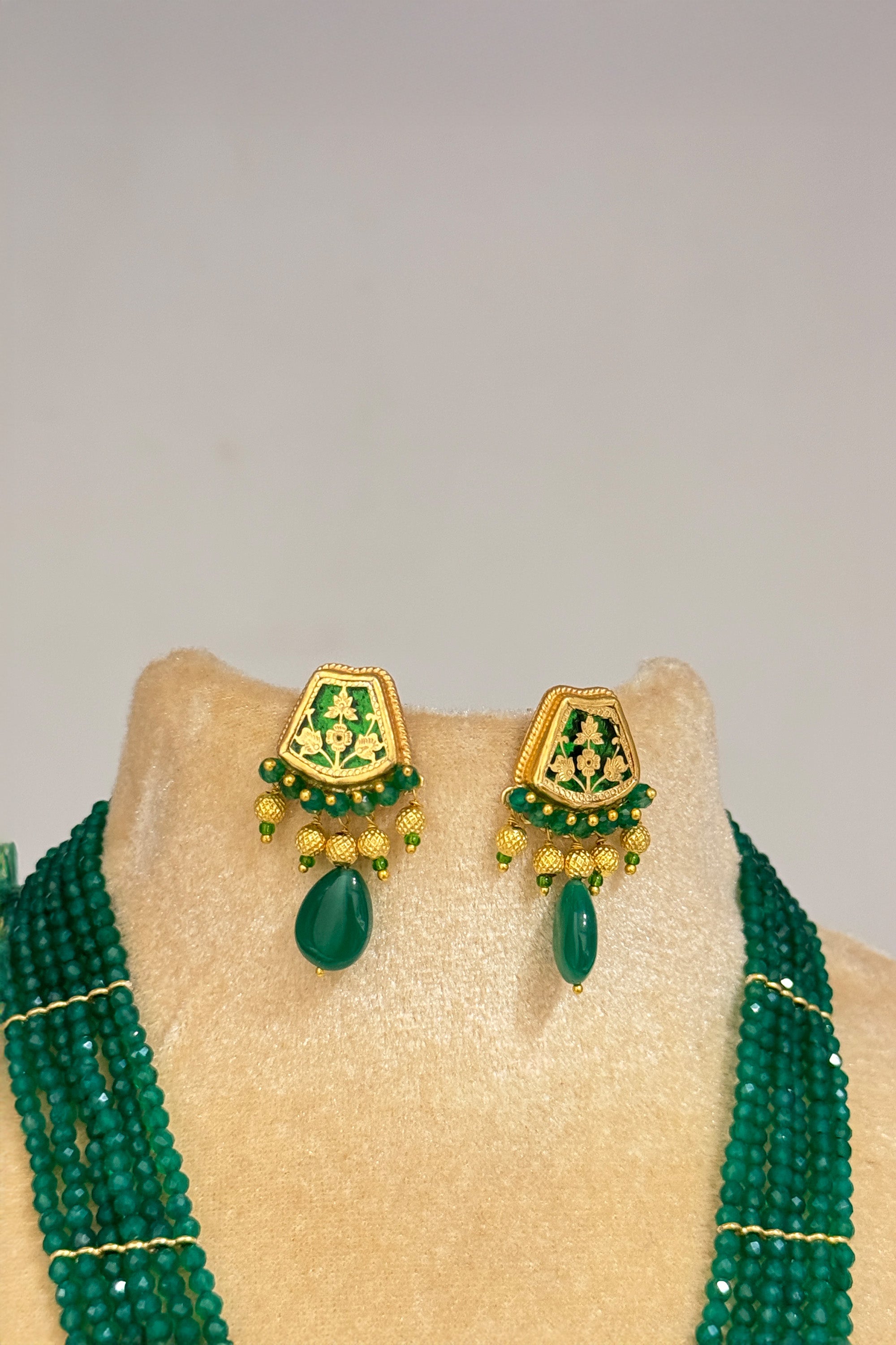 green onex beaded thewa necklace