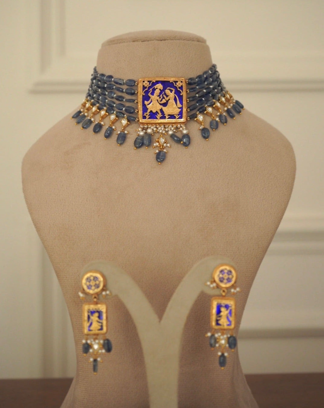 Sonakshi Sinha Choker